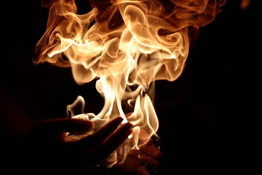 Fuego en las manos